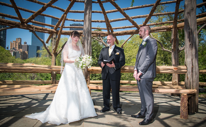 What should a outlet male wedding officiant wear